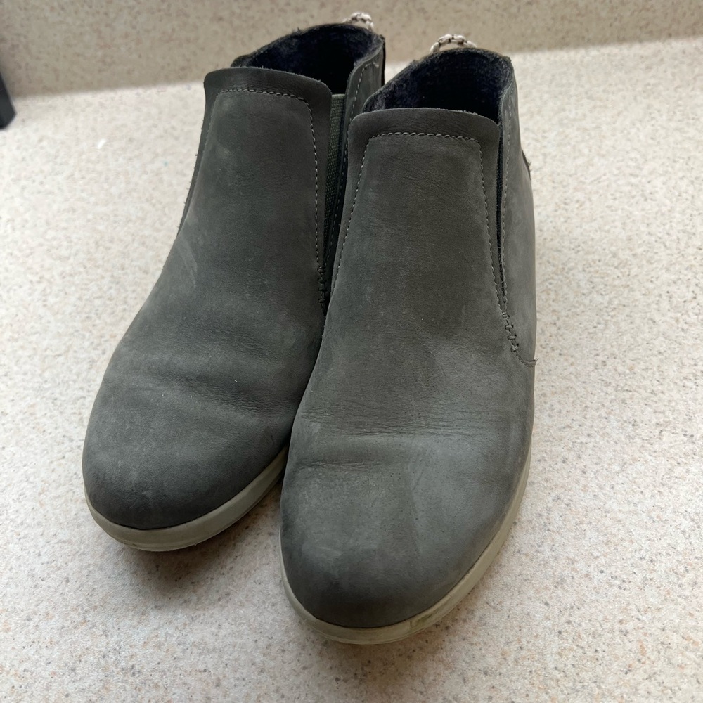 OluKai Hawai‘iloa Manu Hope Women’s Booties size 9.5 gray